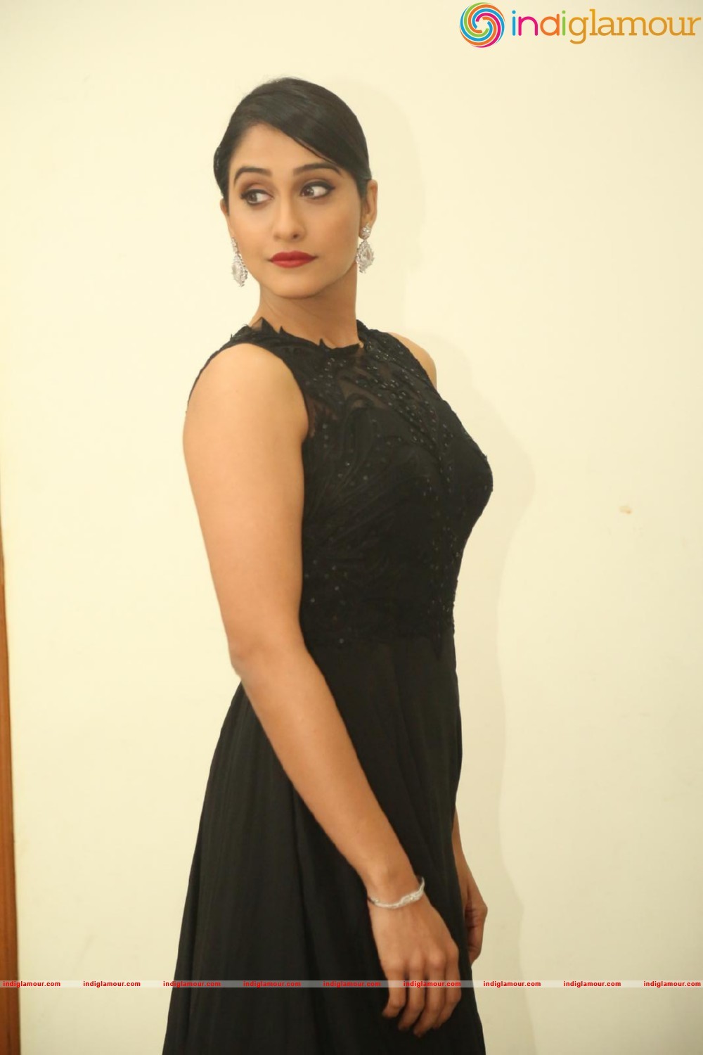 Regina Cassandra Actress hd photo