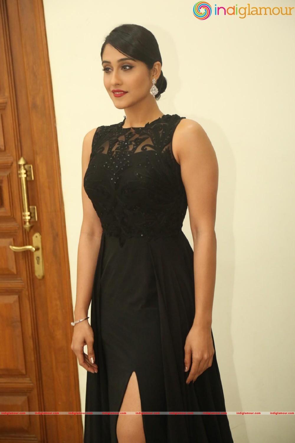 Regina Cassandra Actress hd photo