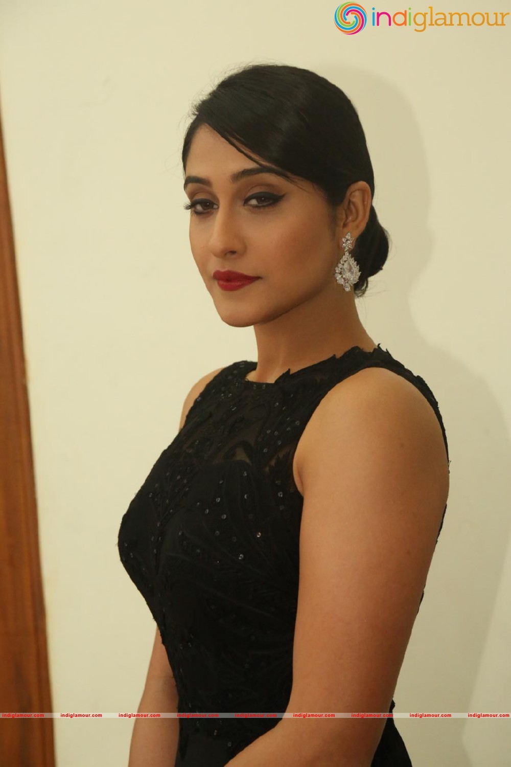 Regina Cassandra Actress hd photo