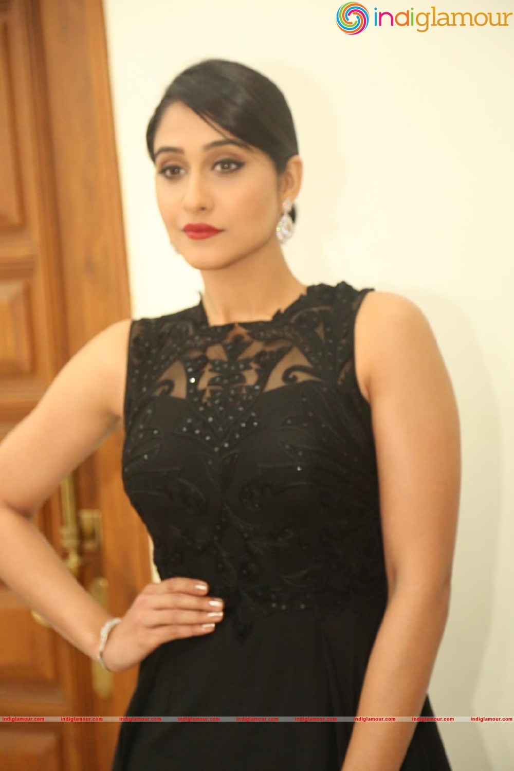 Regina Cassandra Actress hd photo