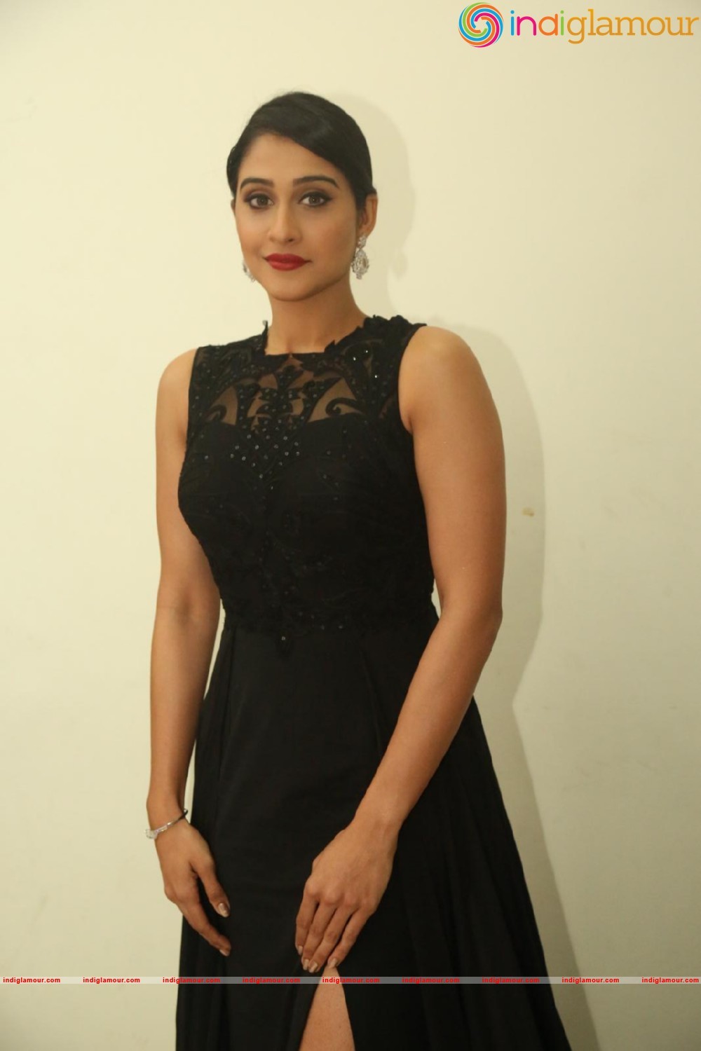 Regina Cassandra Actress hd photo