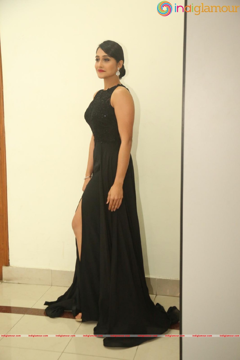 Regina Cassandra Actress hd photo
