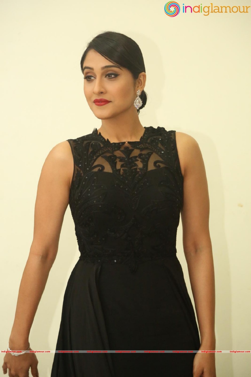 Regina Cassandra Actress hd photo