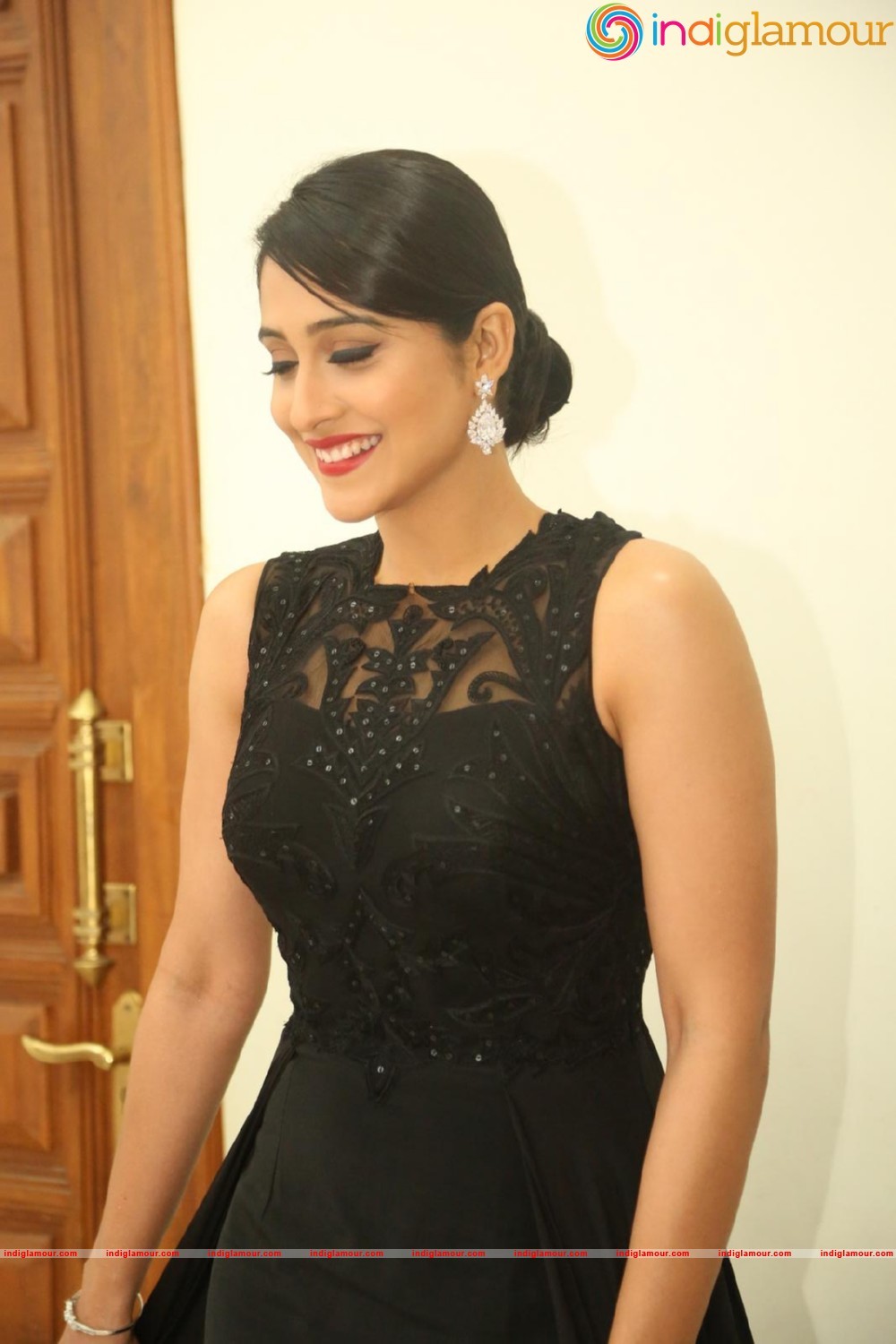 Regina Cassandra Actress hd photo