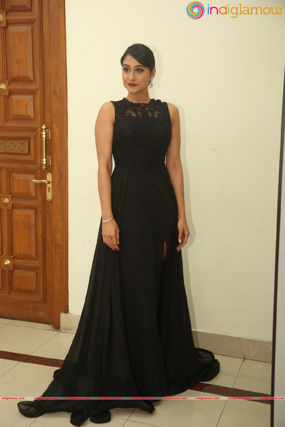 Regina Cassandra Actress hd photo
