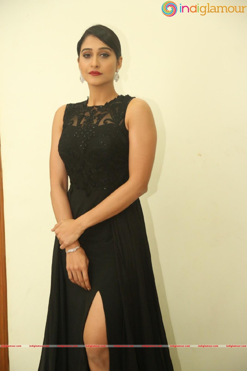Regina Cassandra Actress hd photo