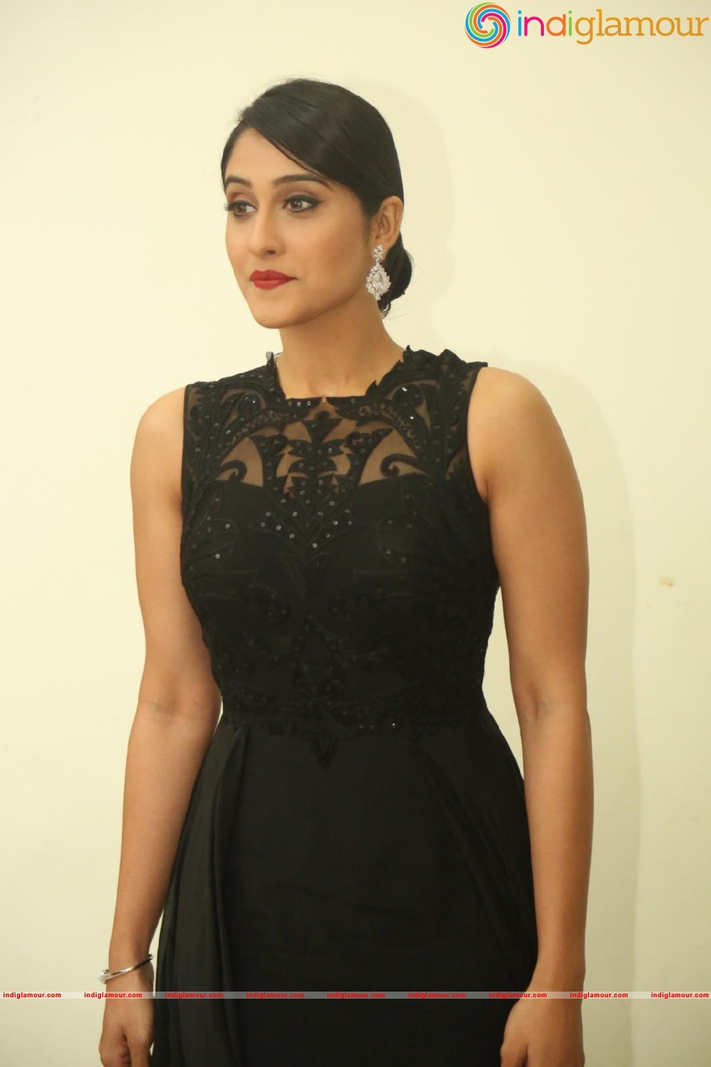 Regina Cassandra Actress hd photo