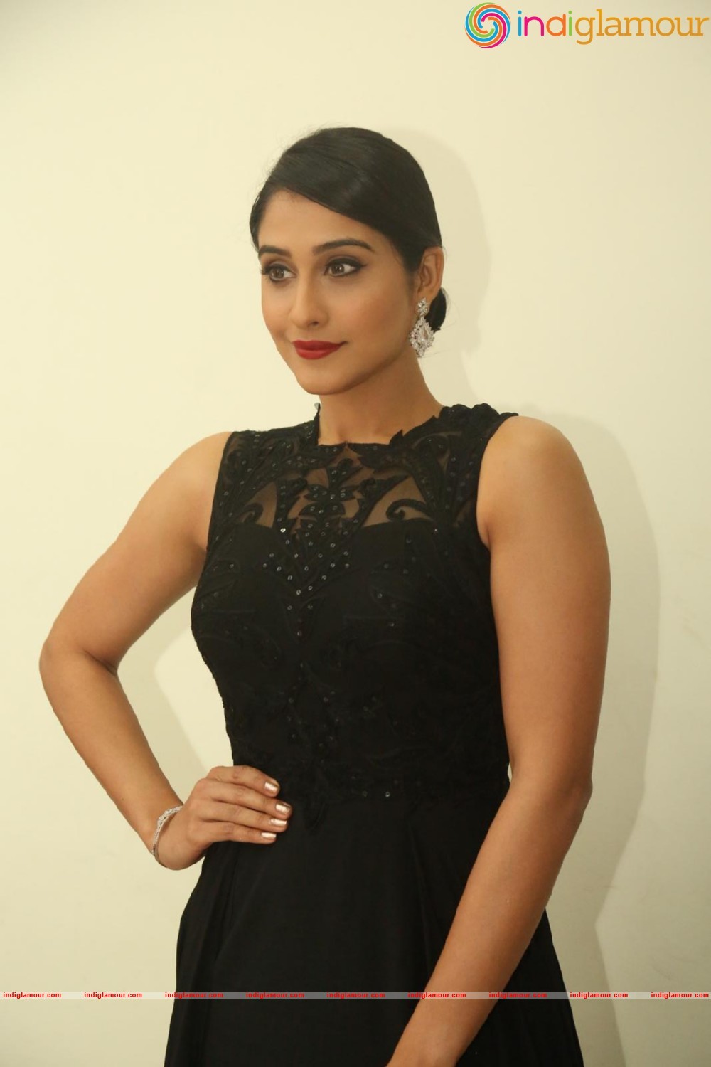 Regina Cassandra Actress hd photo