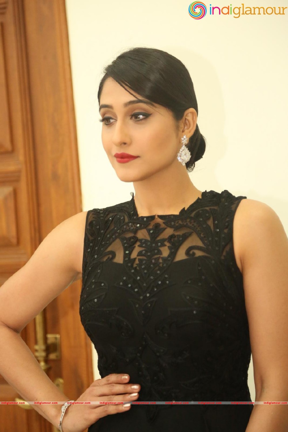 Regina Cassandra Actress hd photo