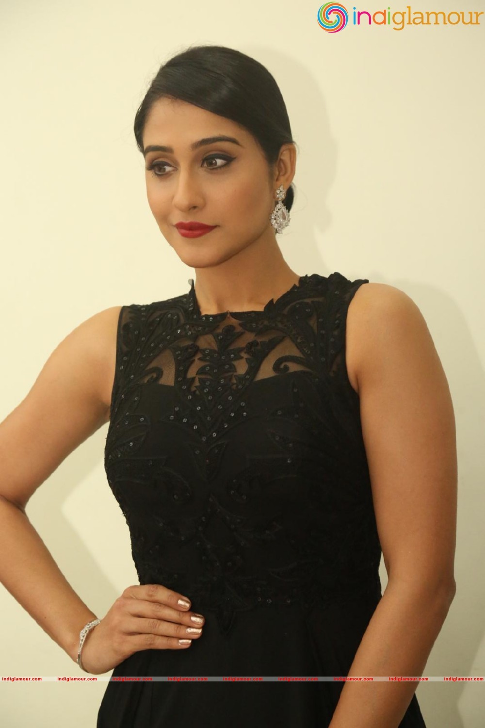 Regina Cassandra Actress hd photo