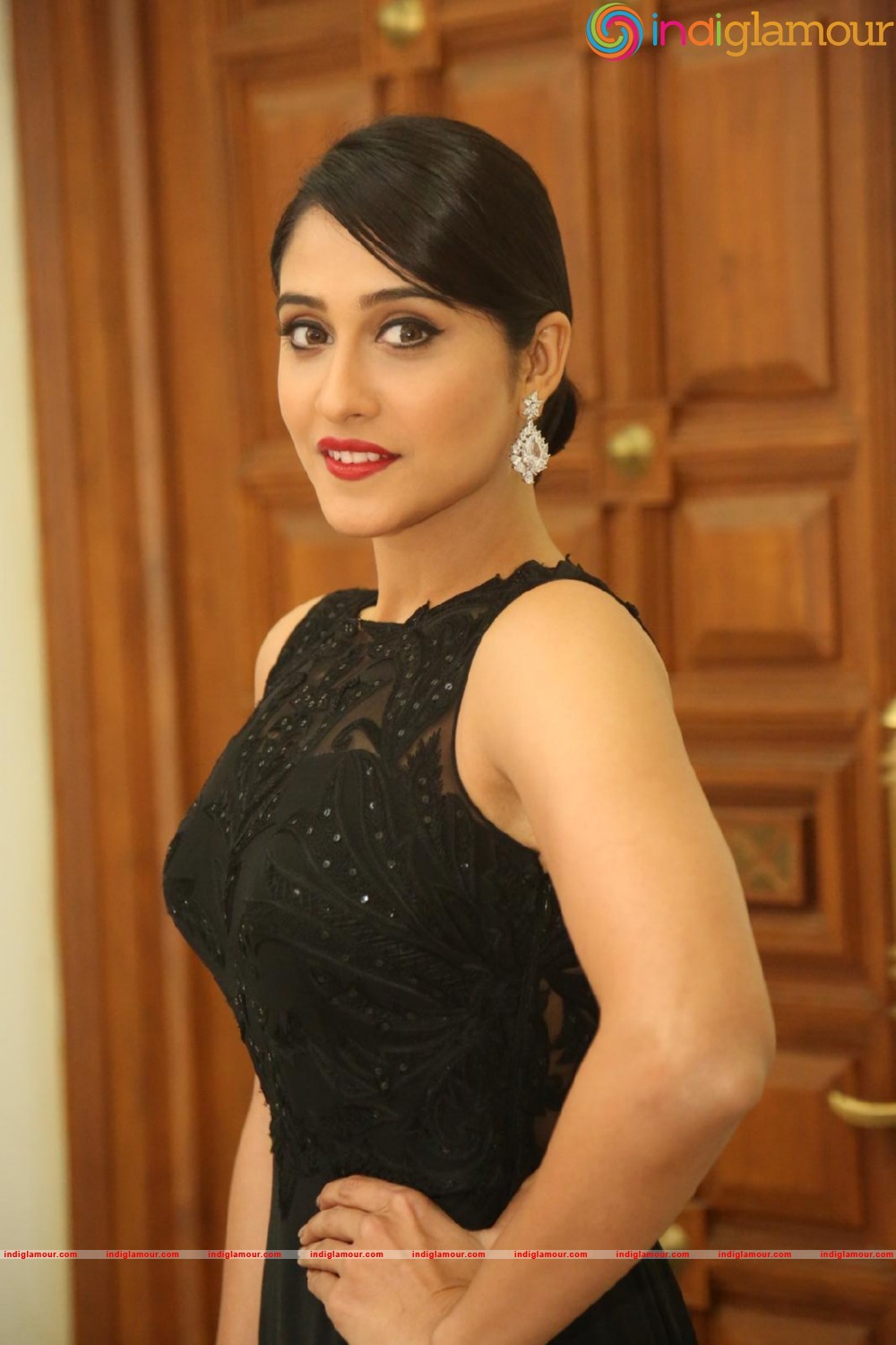 Regina Cassandra Actress hd photo