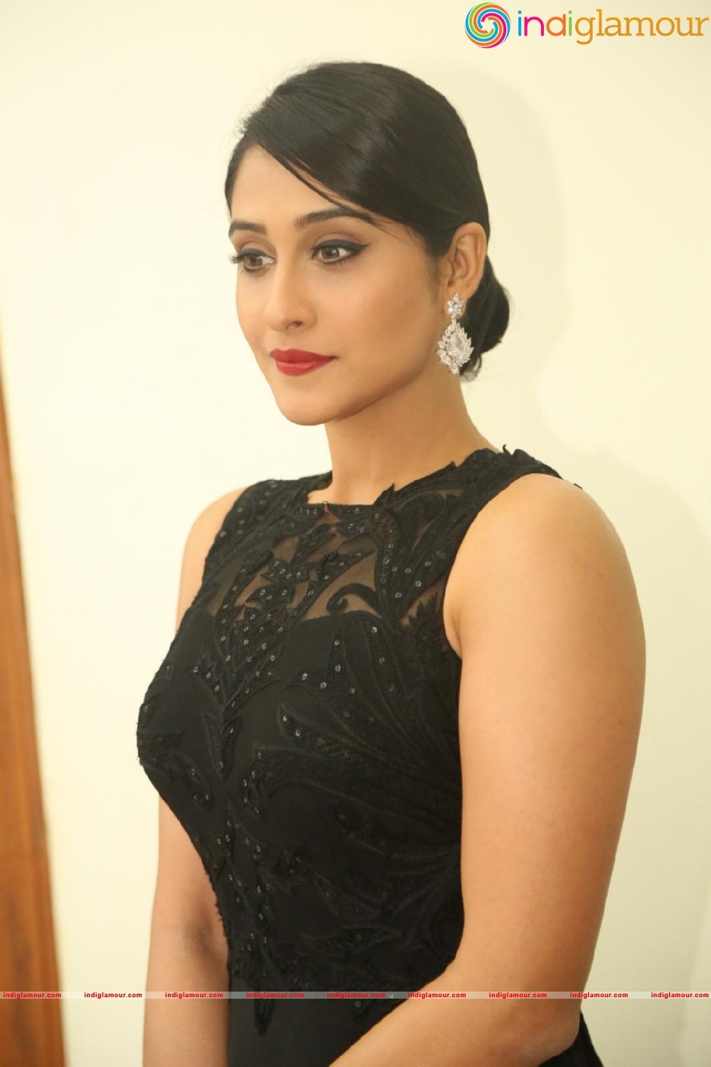 Regina Cassandra Actress hd photo