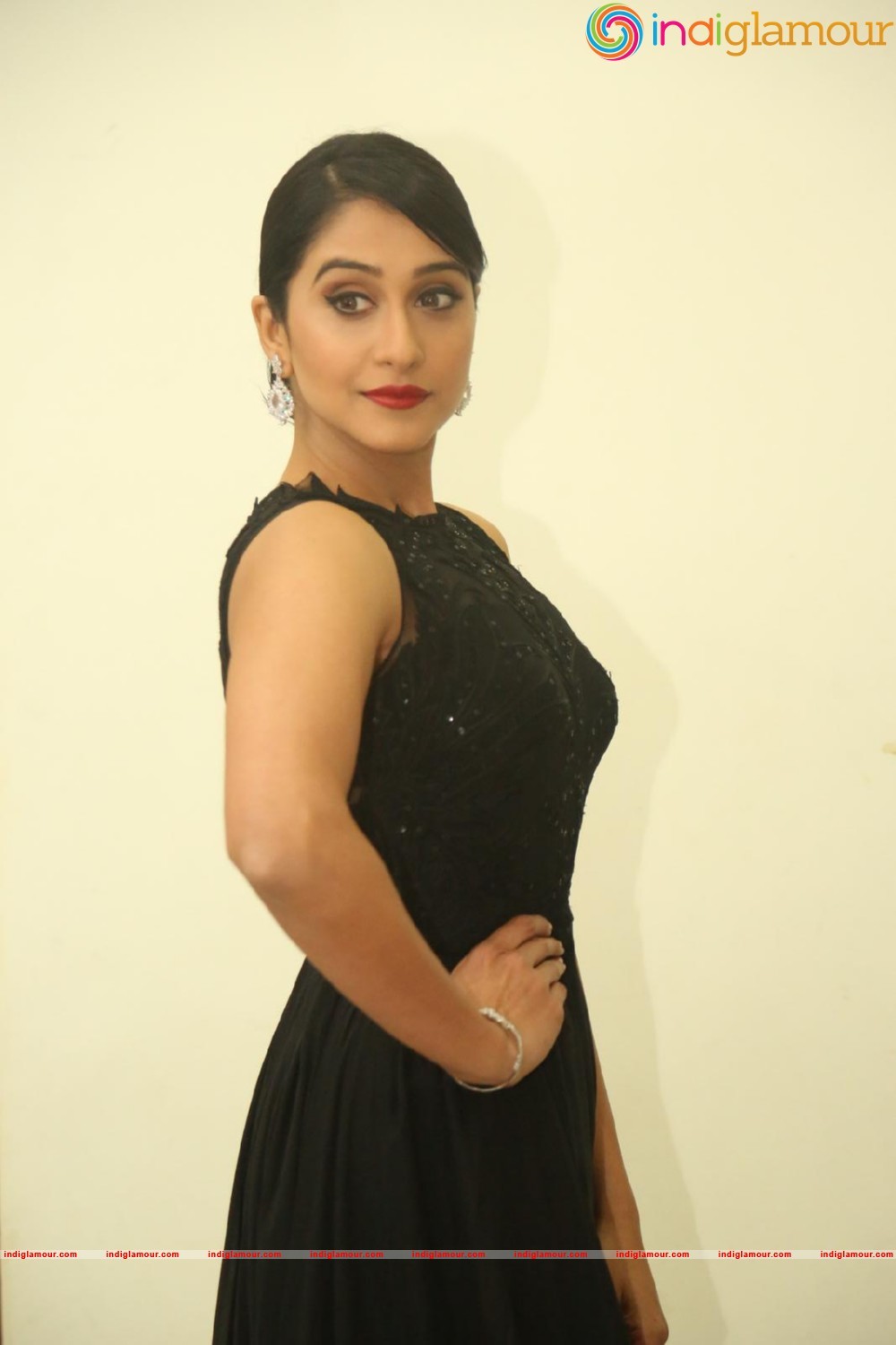 Regina Cassandra Actress hd photo