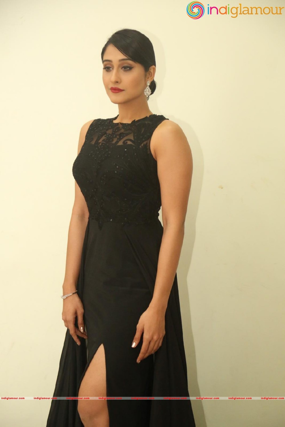 Regina Cassandra Actress hd photo
