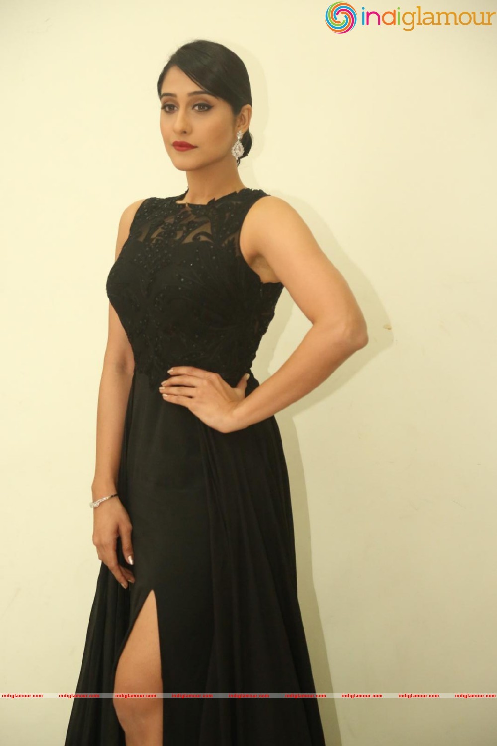 Regina Cassandra Actress hd photo