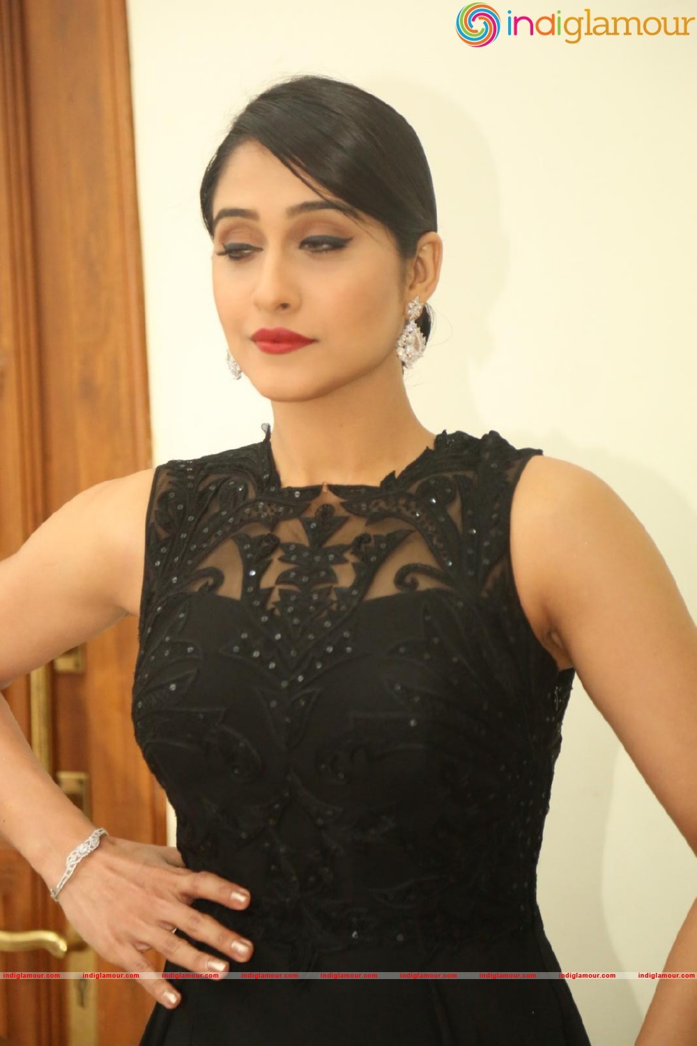 Regina Cassandra Actress hd photo