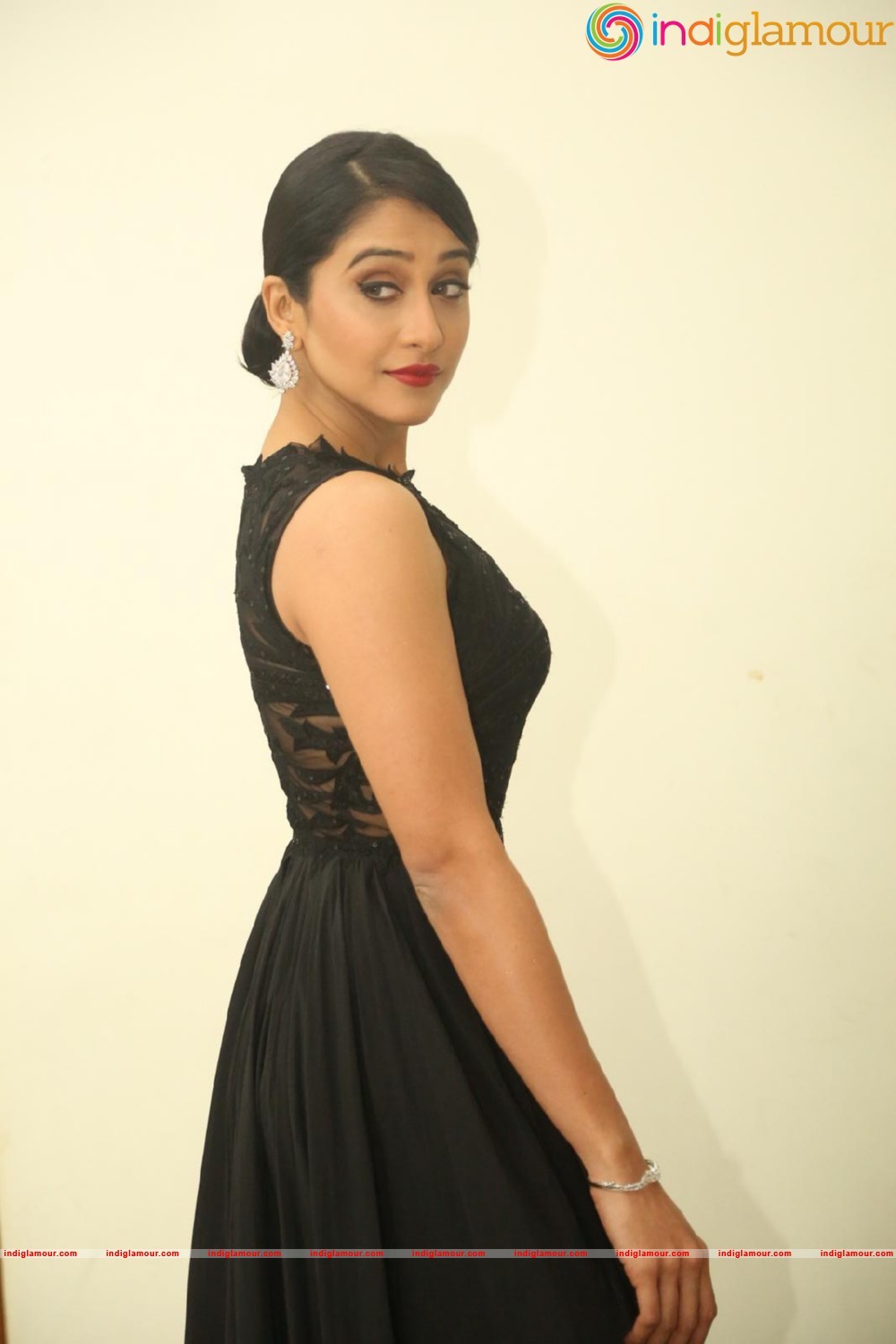 Regina Cassandra Actress hd photo