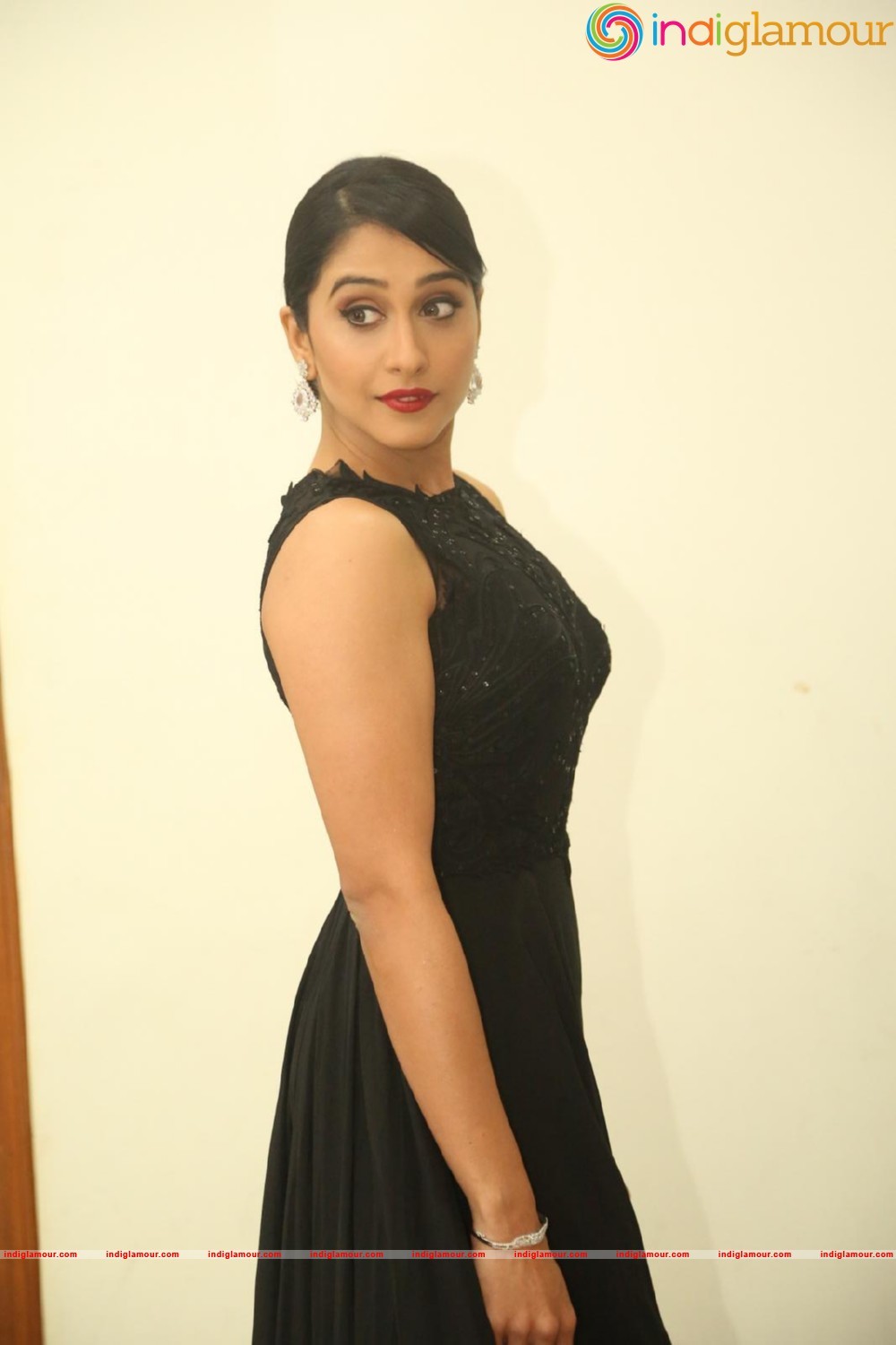 Regina Cassandra Actress hd photo