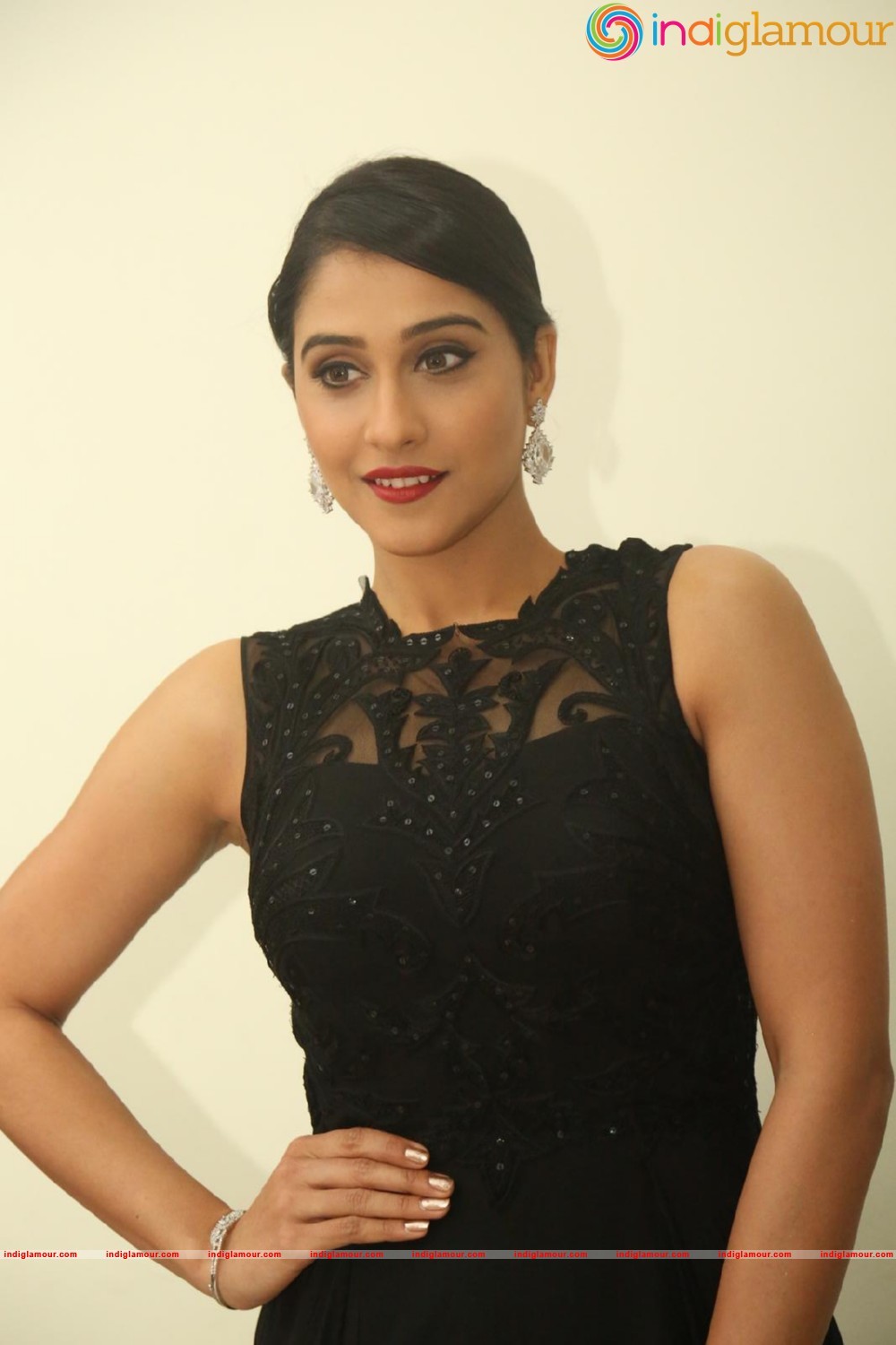 Regina Cassandra Actress hd photo