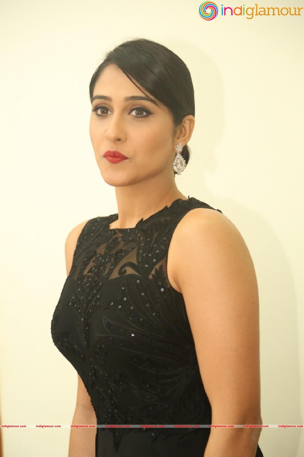 Regina Cassandra Actress hd photo
