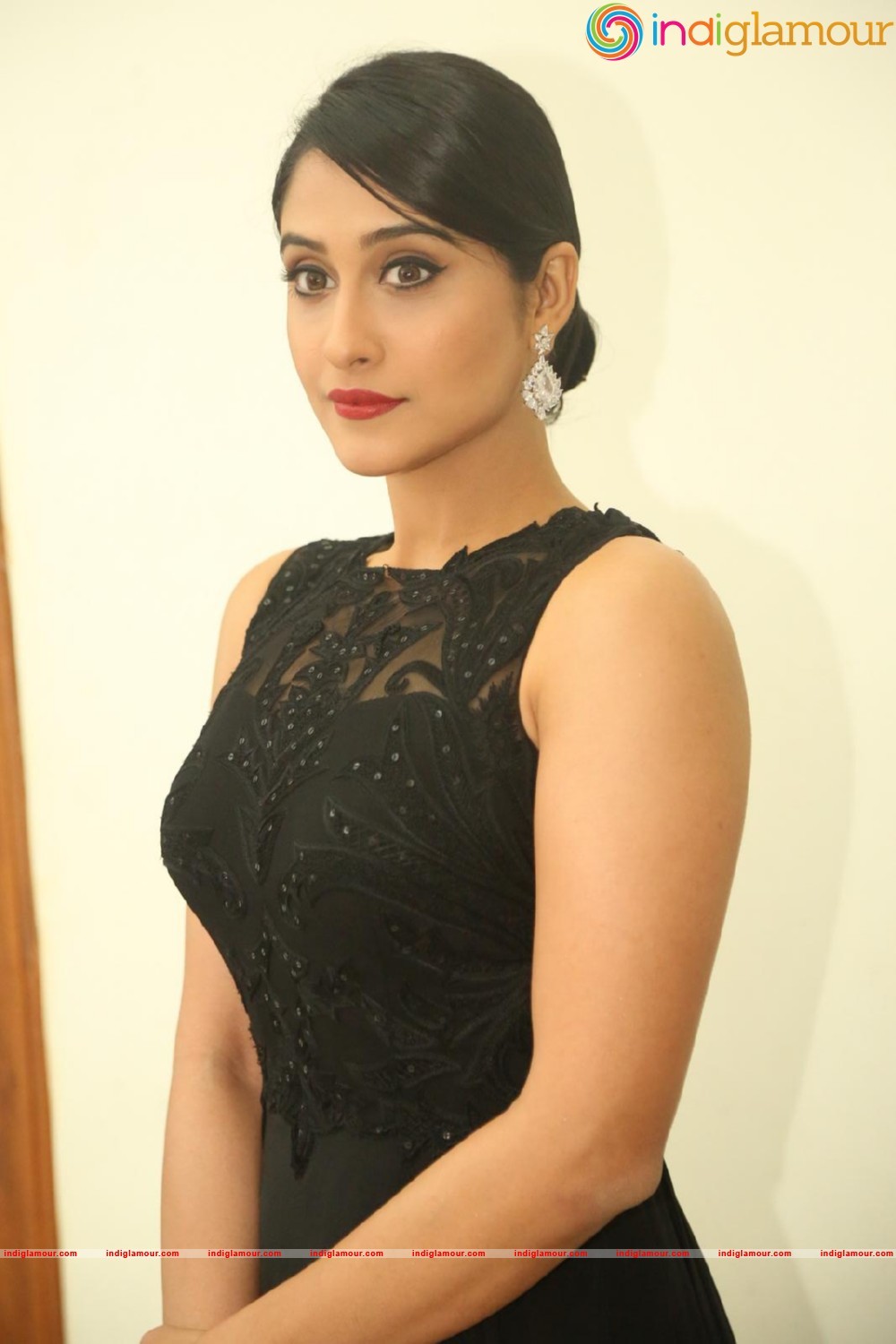 Regina Cassandra Actress hd photo