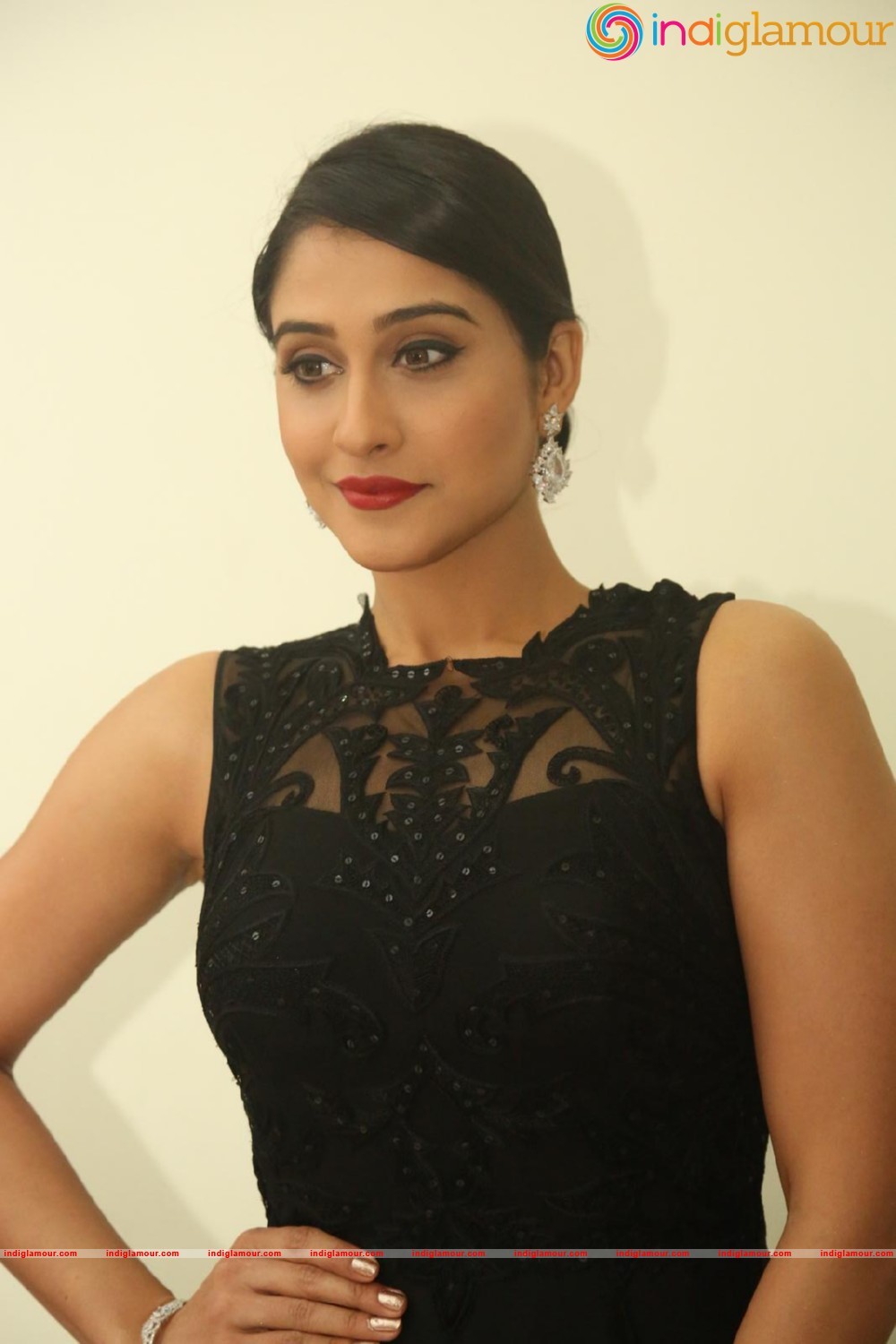 Regina Cassandra Actress hd photo