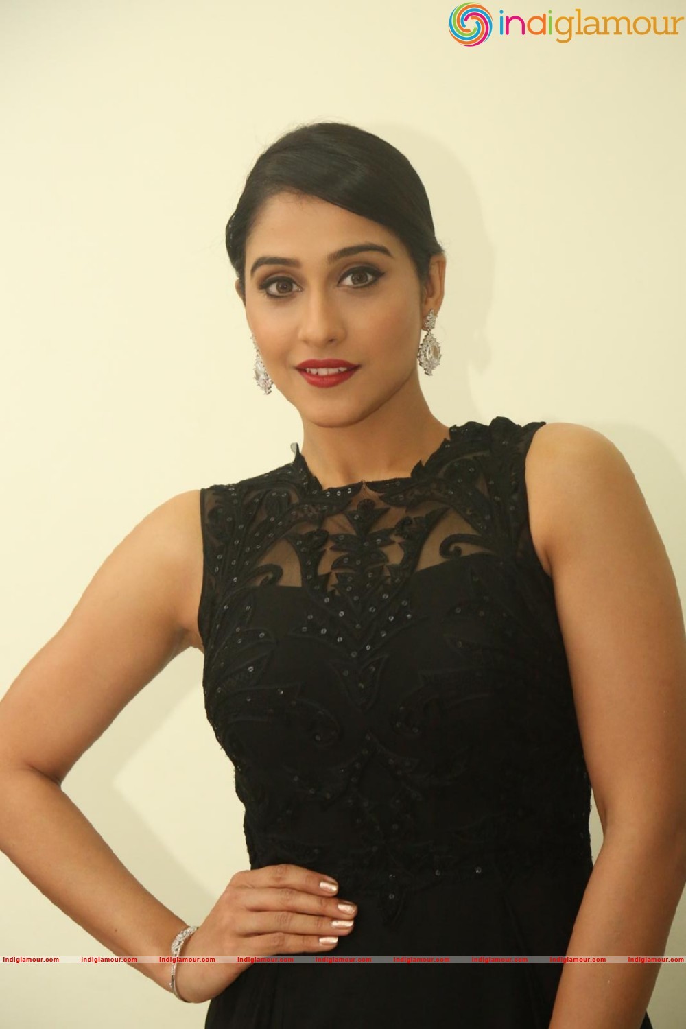 Regina Cassandra Actress hd photo
