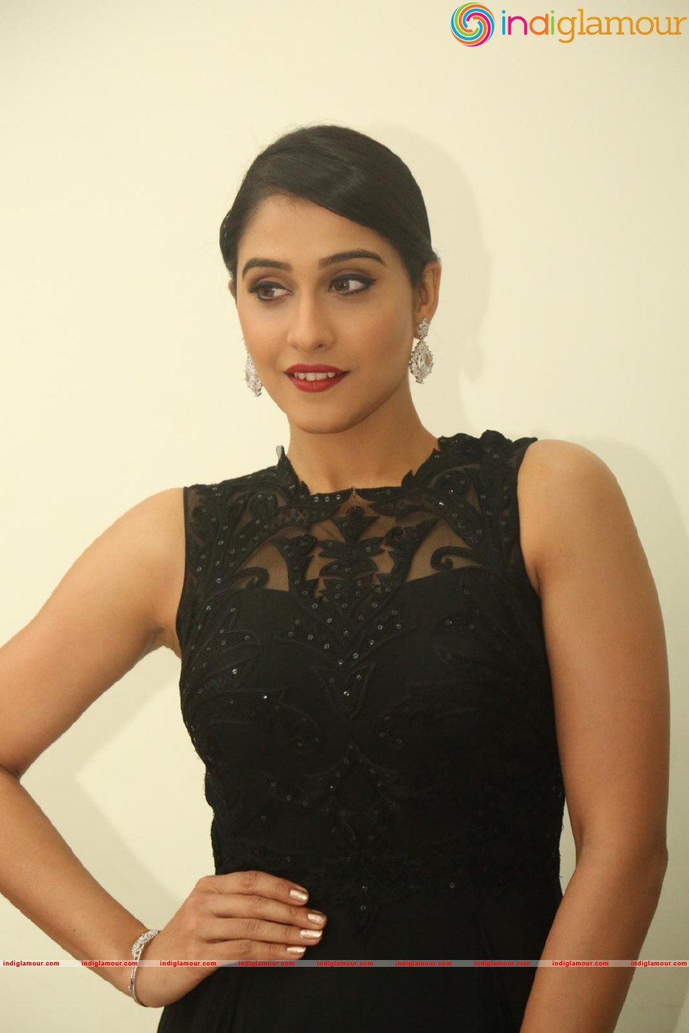 Regina Cassandra Actress hd photo
