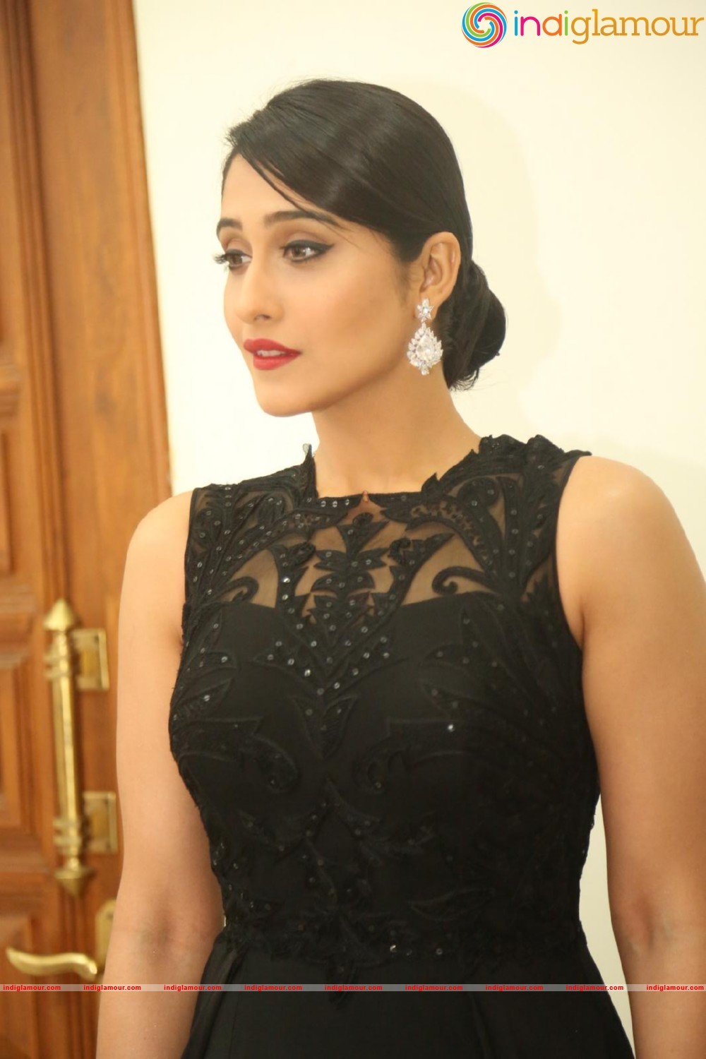 Regina Cassandra Actress hd photo