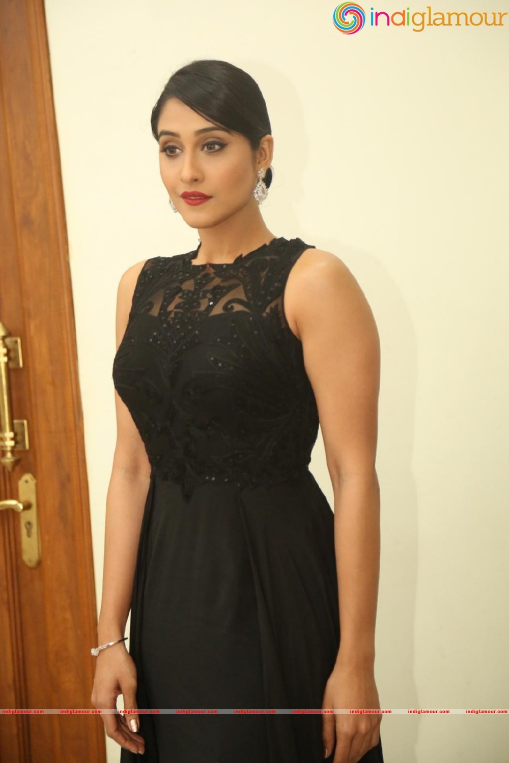 Regina Cassandra Actress hd photo