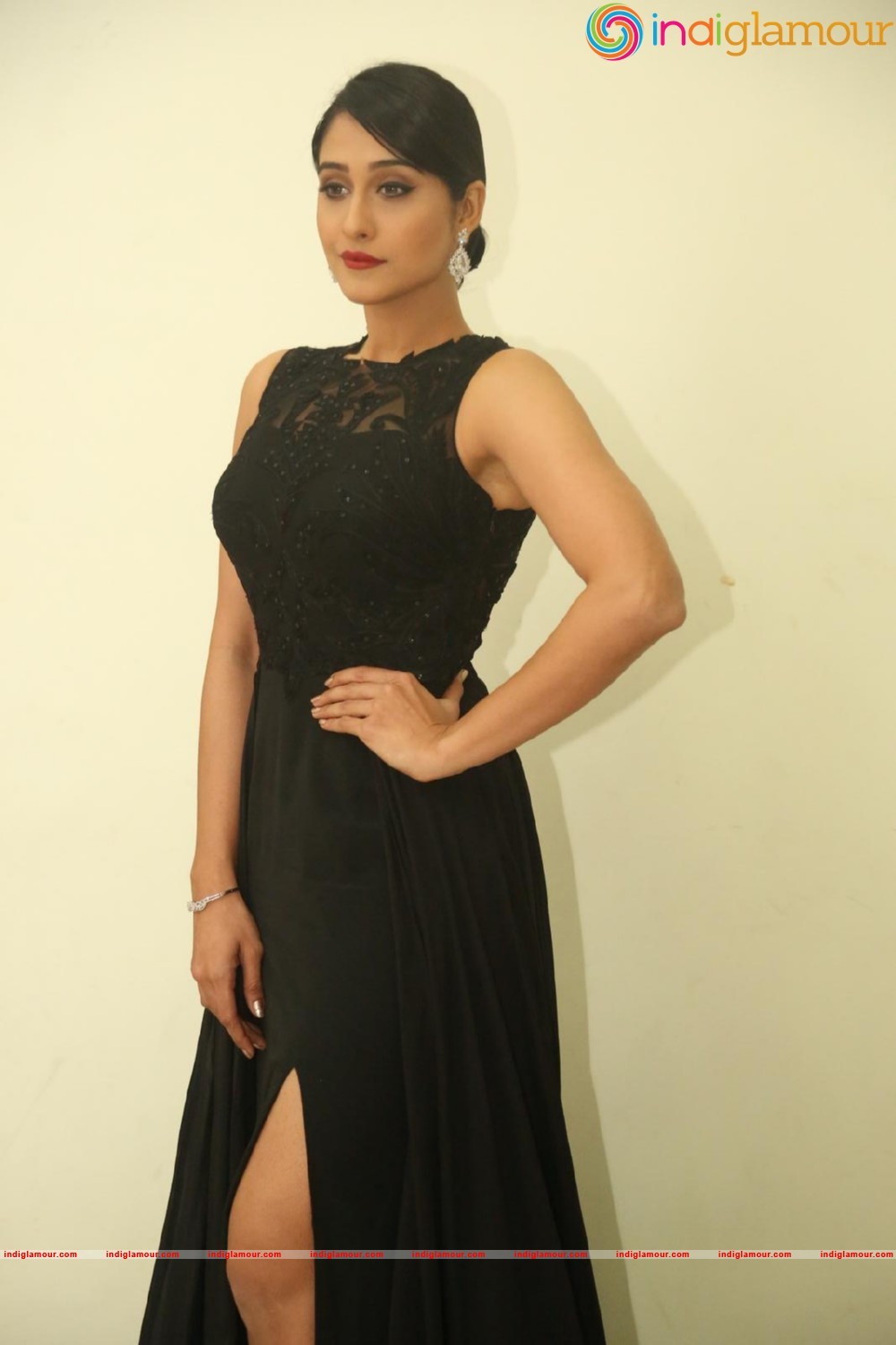 Regina Cassandra Actress hd photo