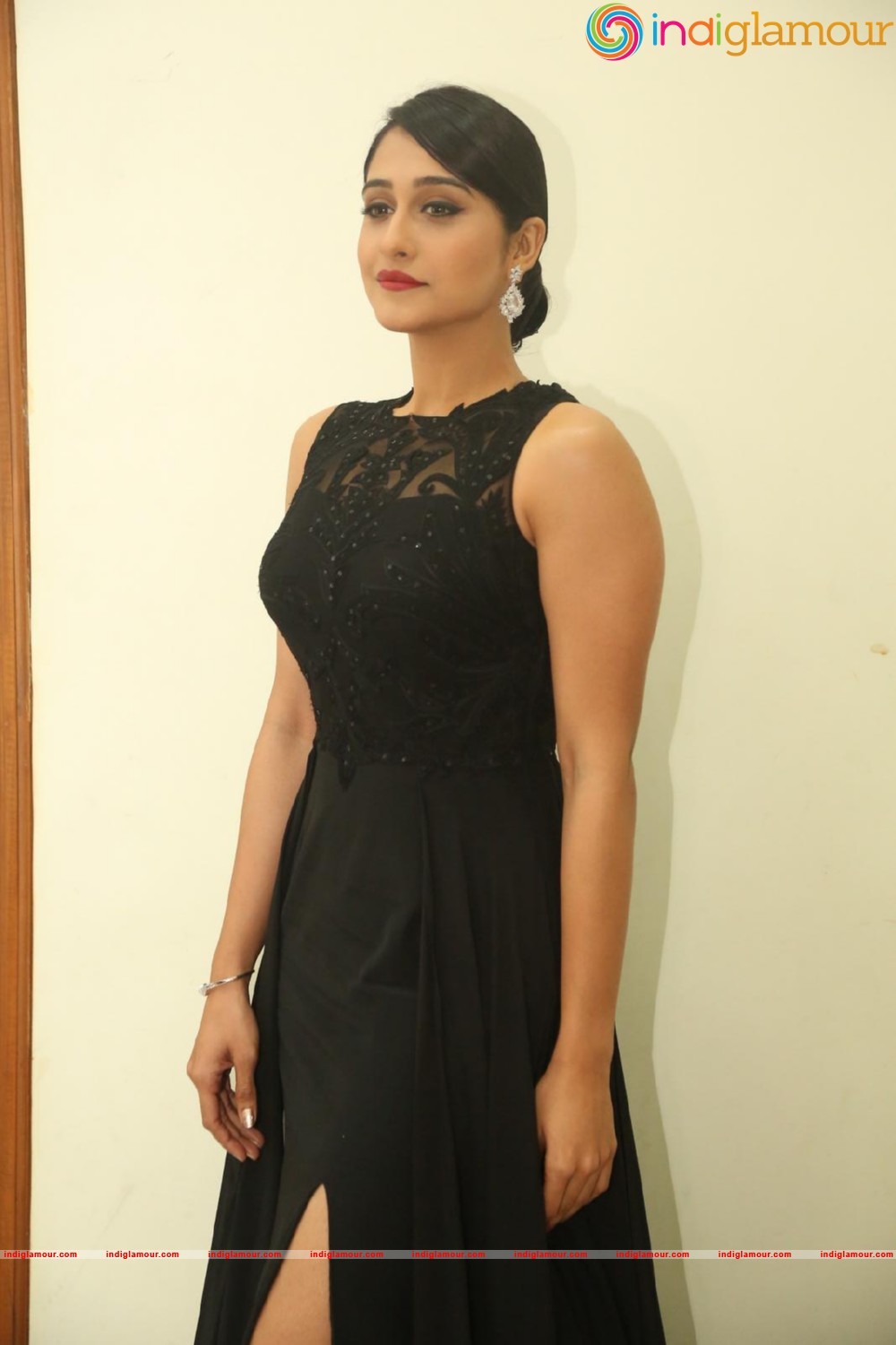 Regina Cassandra Actress hd photo