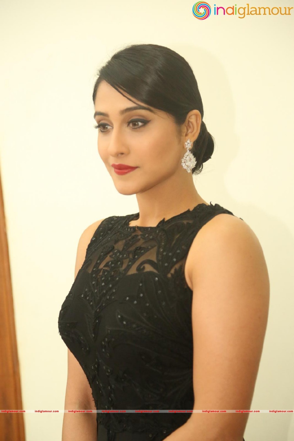 Regina Cassandra Actress hd photo
