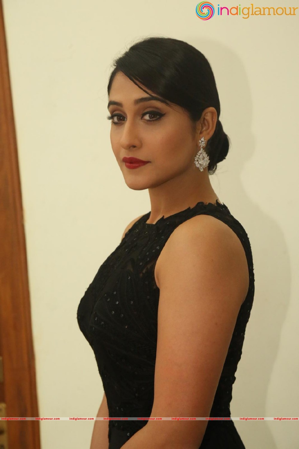 Regina Cassandra Actress hd photo