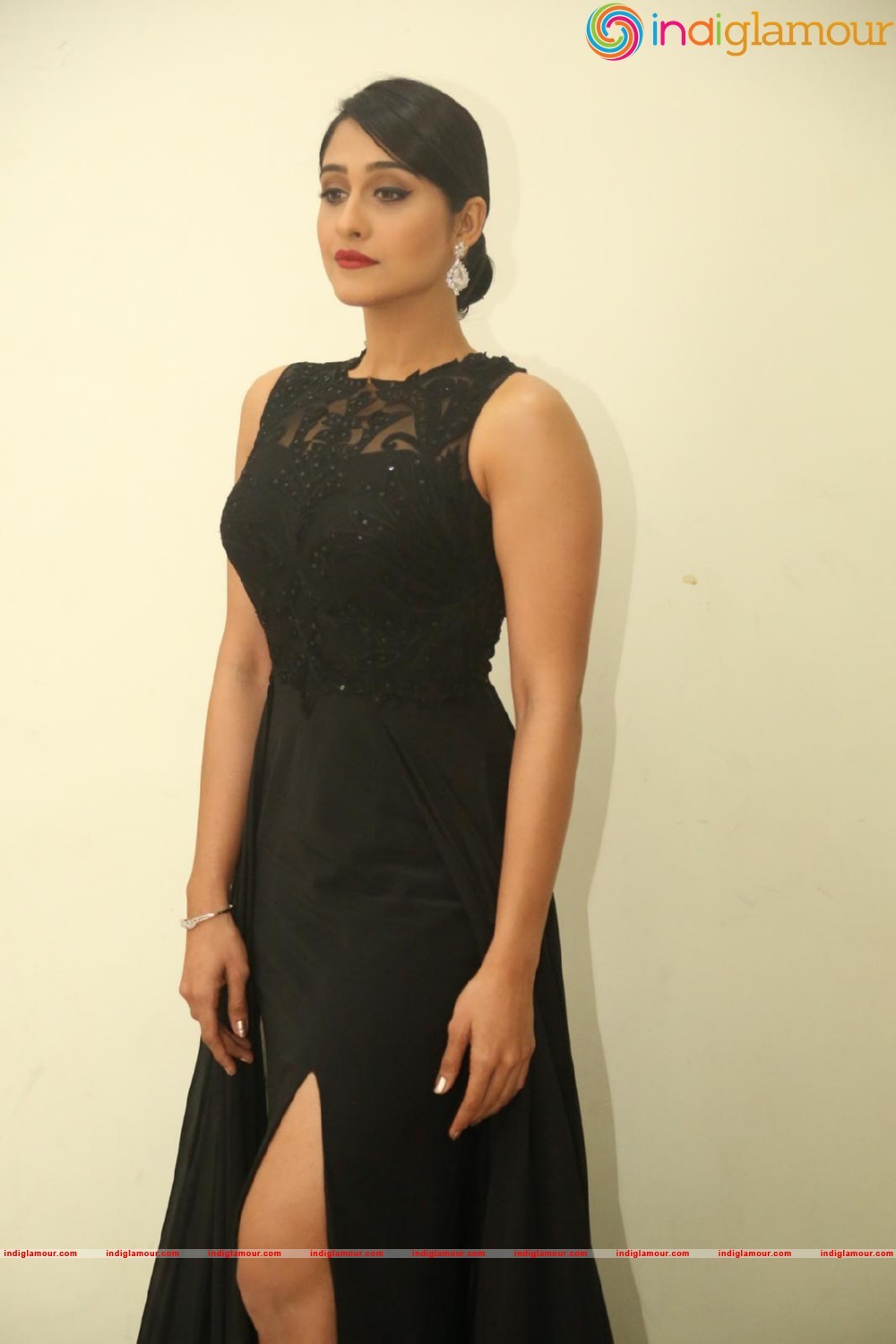 Regina Cassandra Actress hd photo