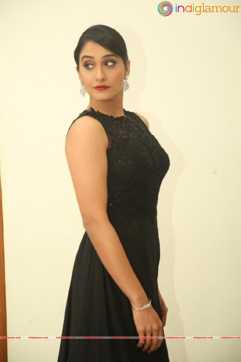 Regina Cassandra Actress hd photo