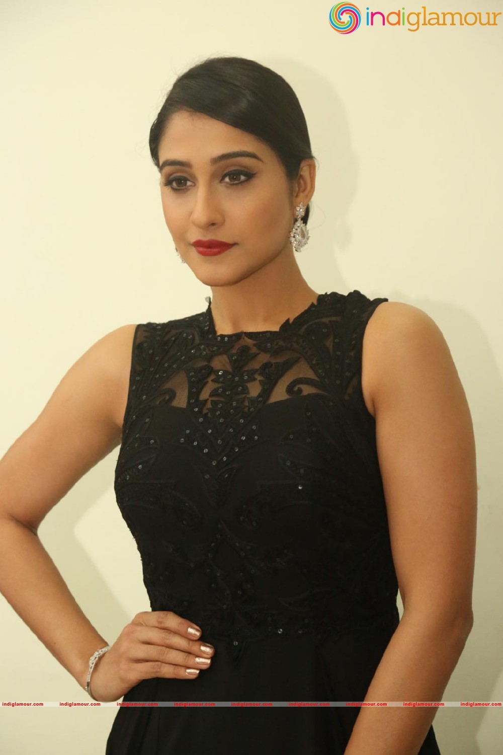 Regina Cassandra Actress hd photo