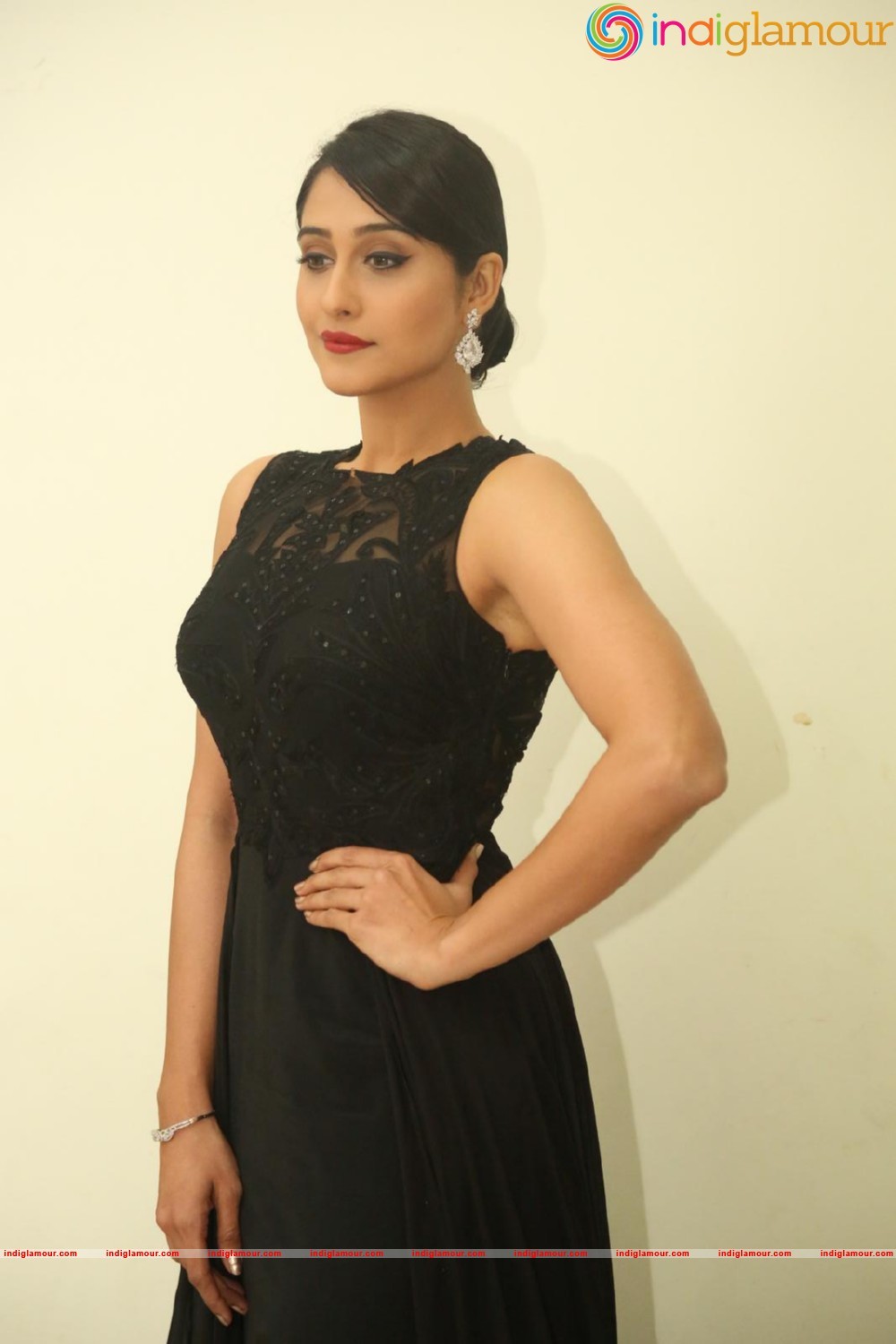 Regina Cassandra Actress hd photo
