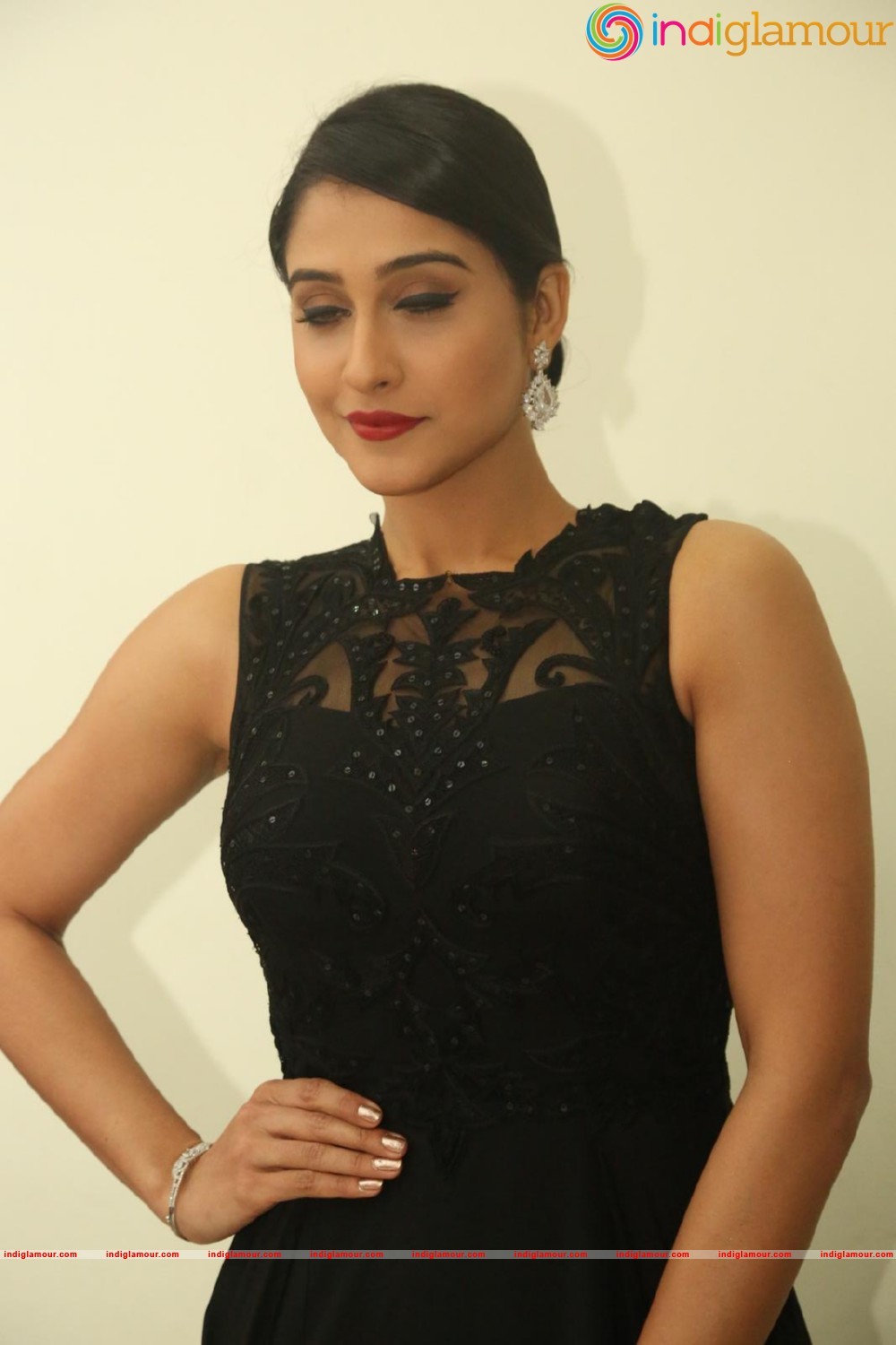 Regina Cassandra Actress hd photo
