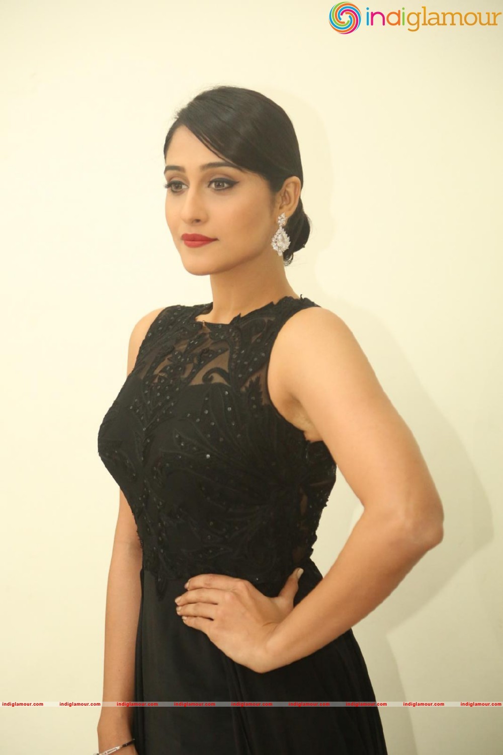 Regina Cassandra Actress hd photo