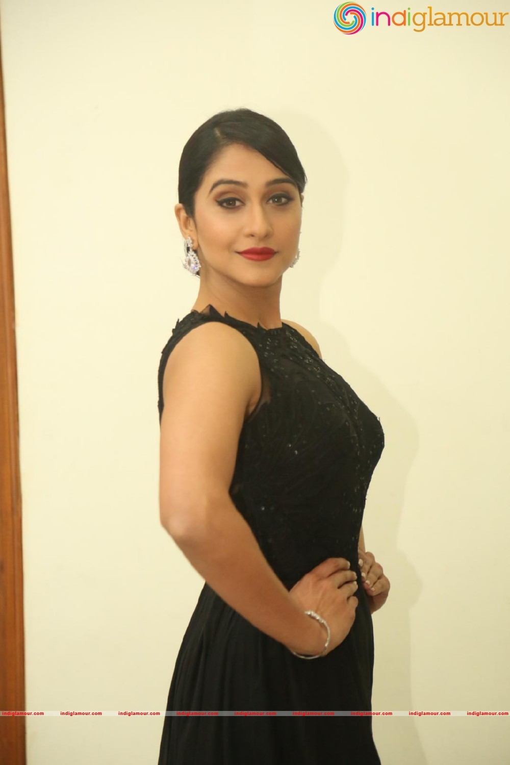 Regina Cassandra Actress hd photo