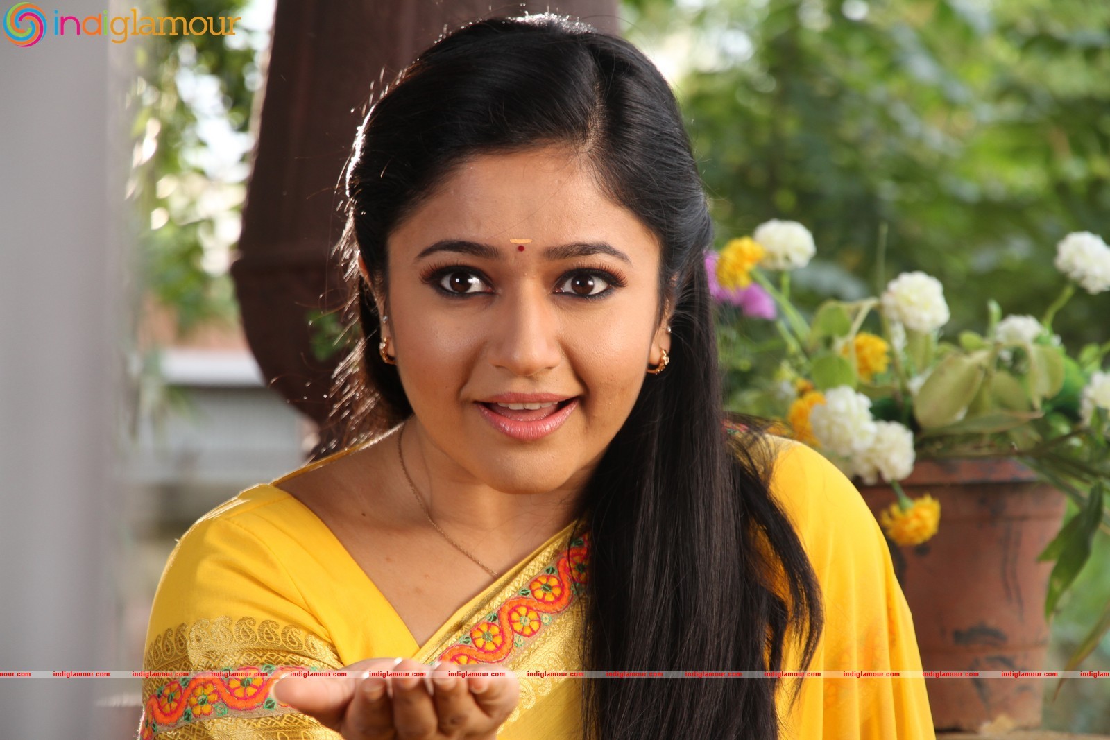 Poonam Bajwa Actress hd photo