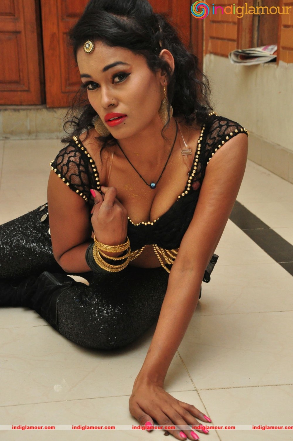 Nisha Actress hd photo