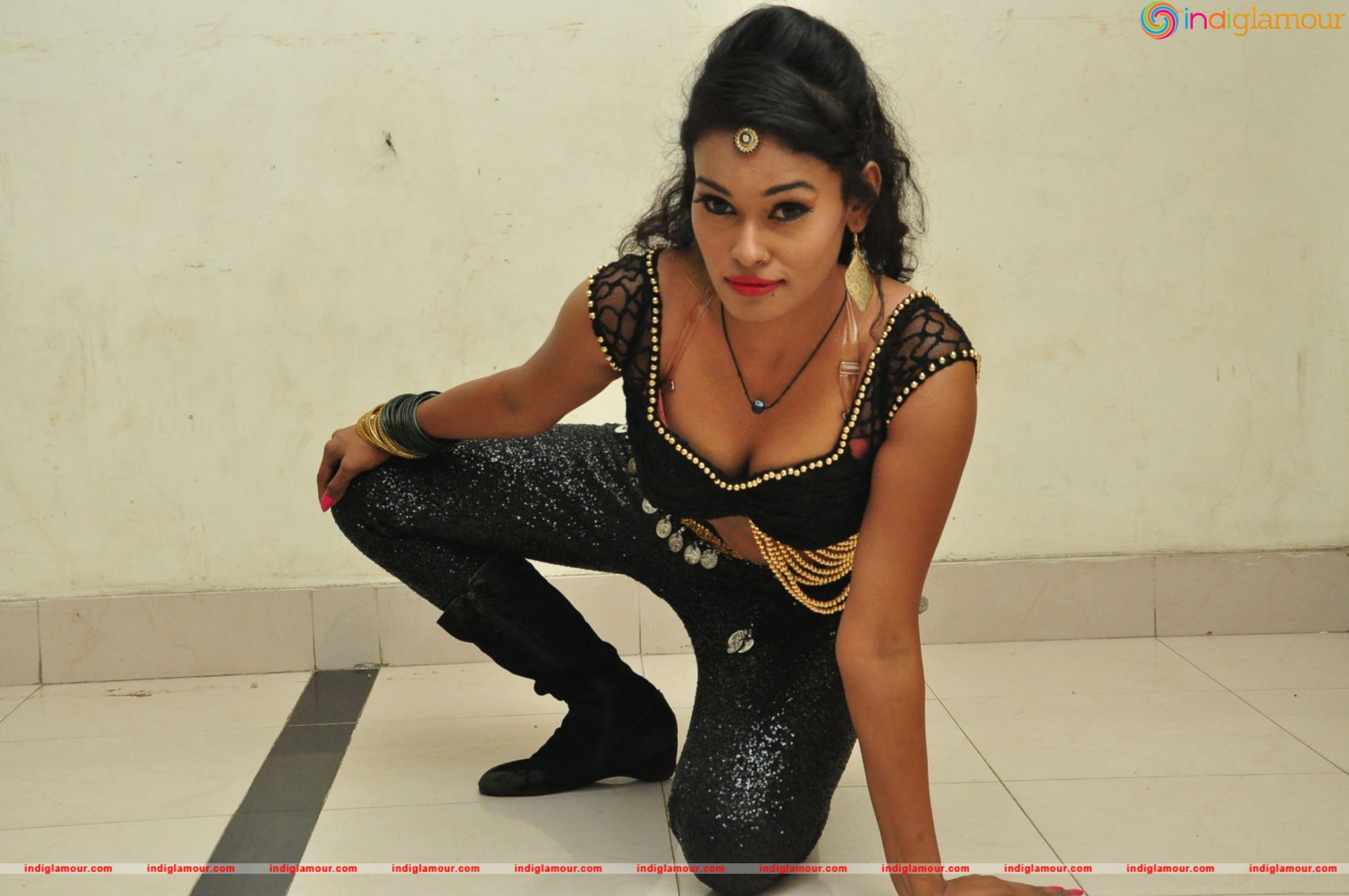 Nisha Actress hd photo