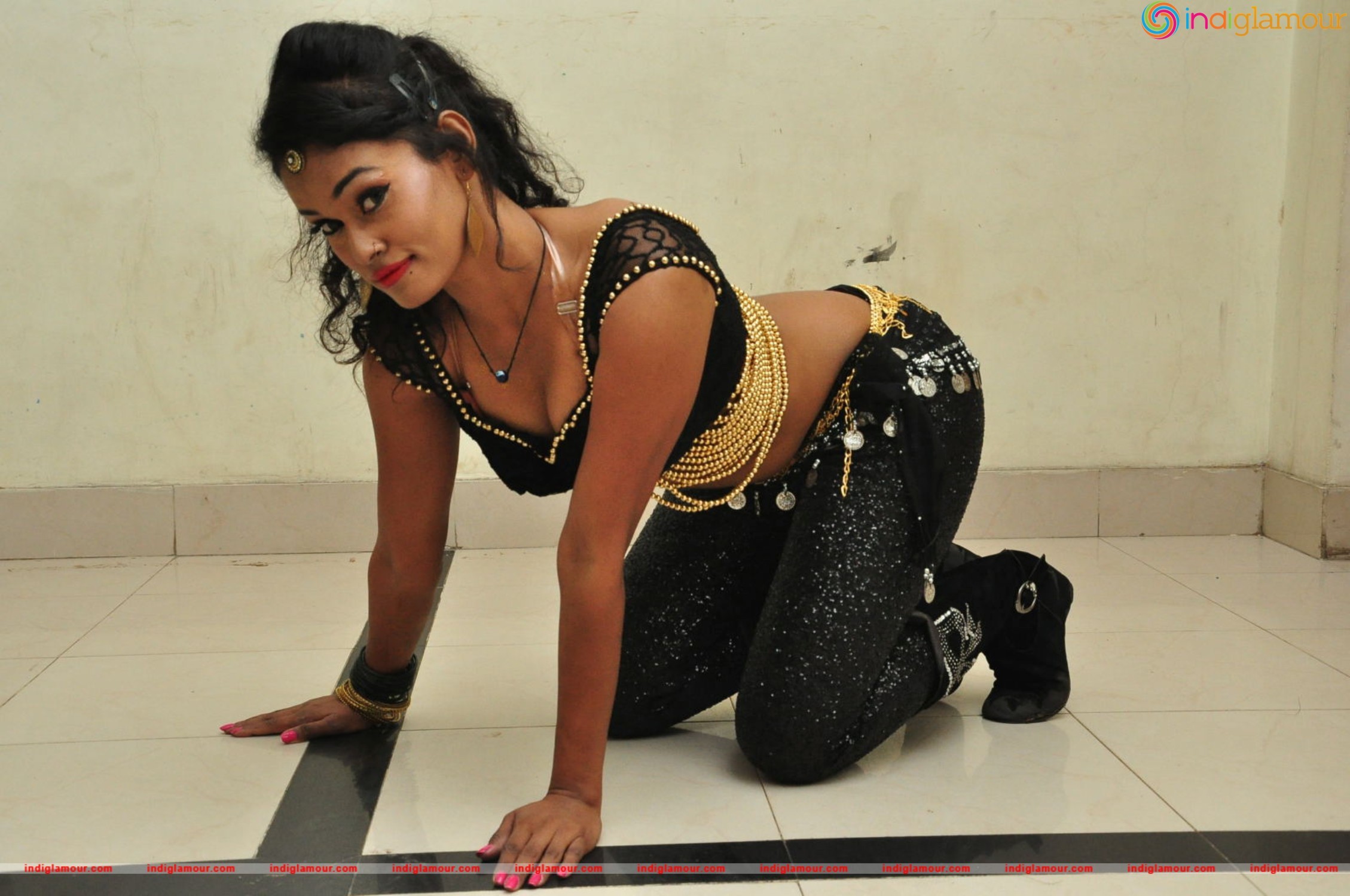 Nisha Actress hd photo