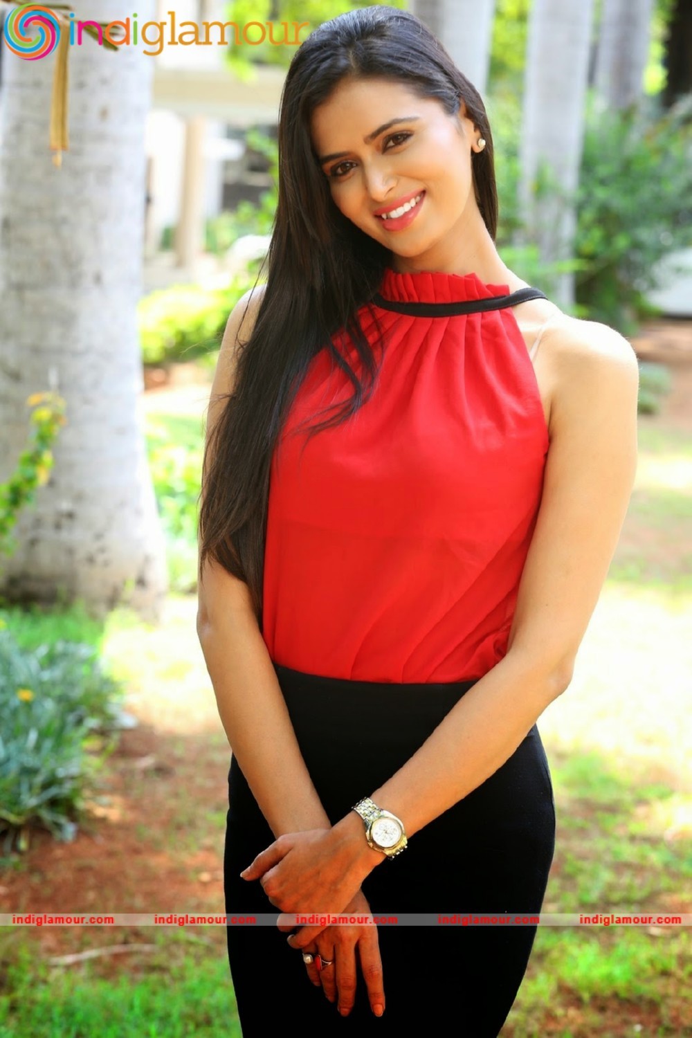 Meenakshi Dixit Actress hd photo