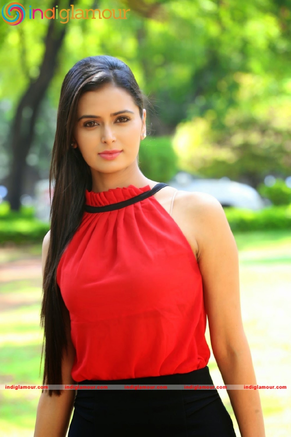 Meenakshi Dixit Actress hd photo