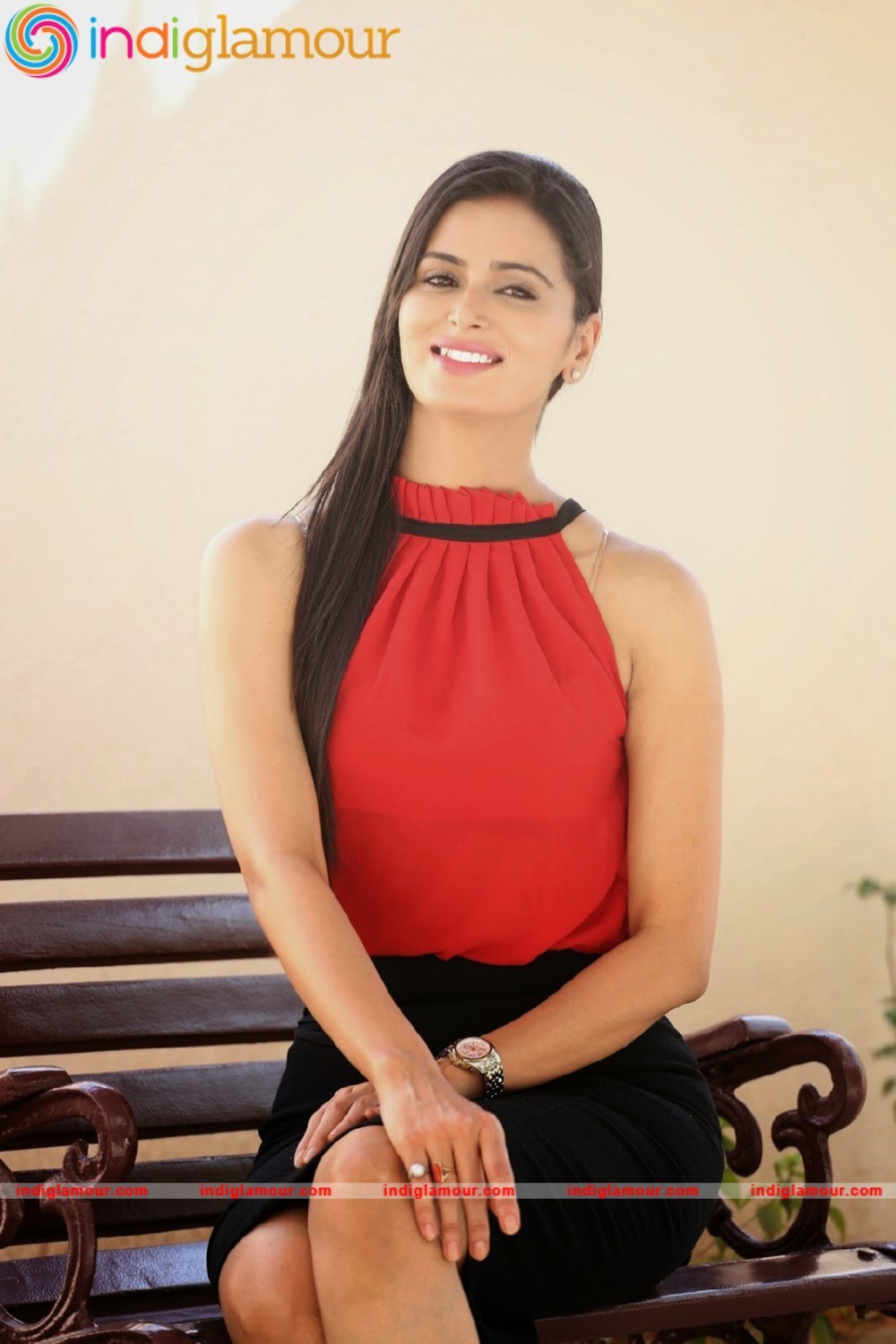 Meenakshi Dixit Actress hd photo