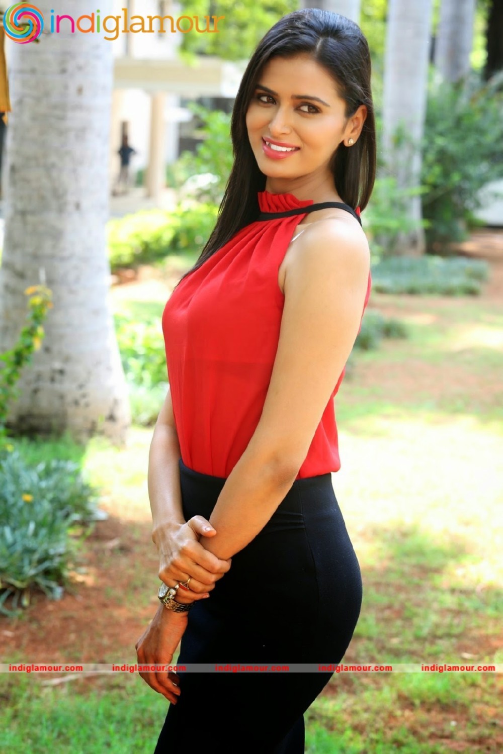 Meenakshi Dixit Actress hd photo