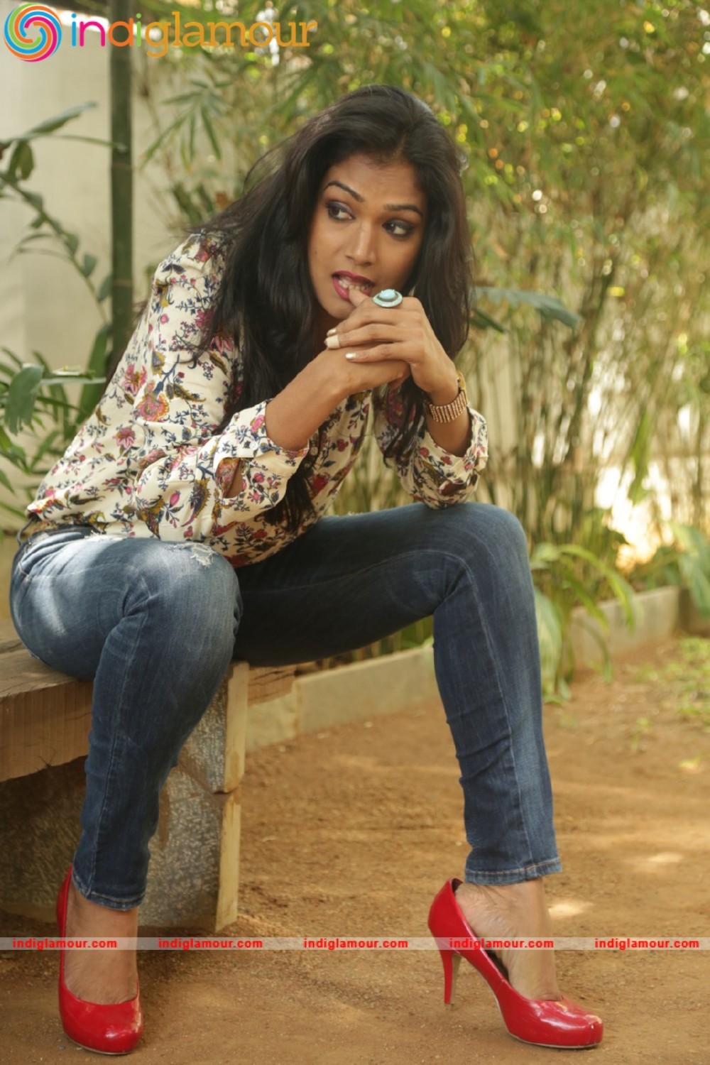 Ramya Actress hd photo